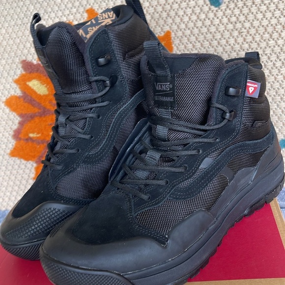 Vans WMNS Ultrarange Exo
Black/Black
VN0A4BVSBKA
Boots Sneakers - Picture 7 of 16